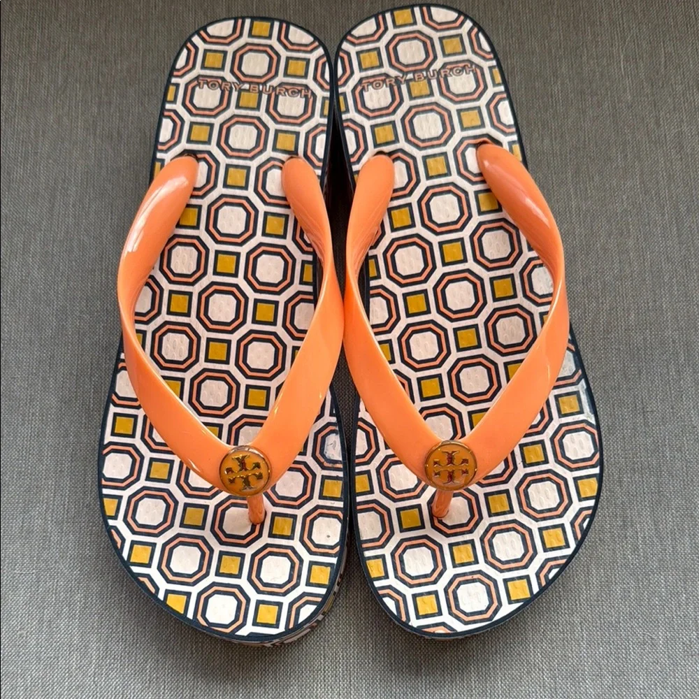 Tory Burch Geometric Orange Flip Flops - Picture 1 of 6